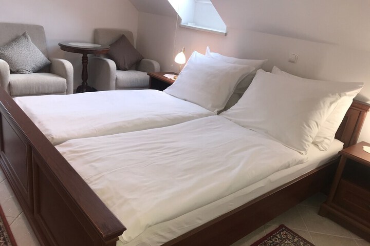 Room 3 of 53