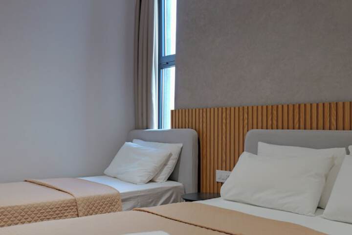 Room 16 of 94