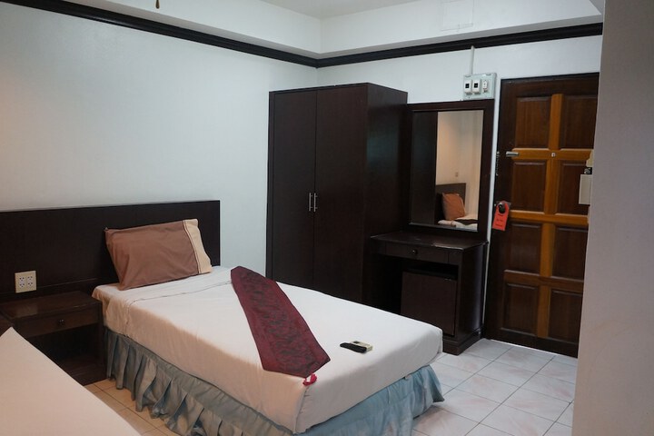 Room 6 of 84