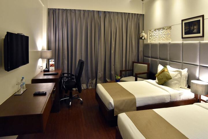 Room 12 of 36