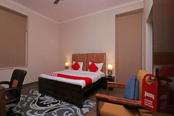 Room 5 of 18