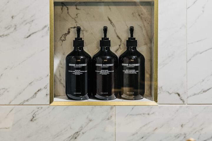 Bathroom amenities