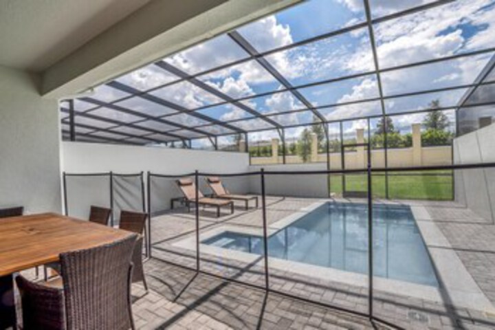 Pool 33 of 65