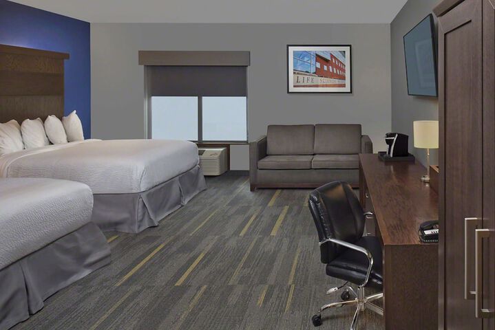 2 Queen Beds (6 of 10)