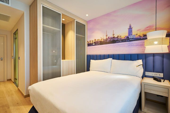 Room 7 of 43