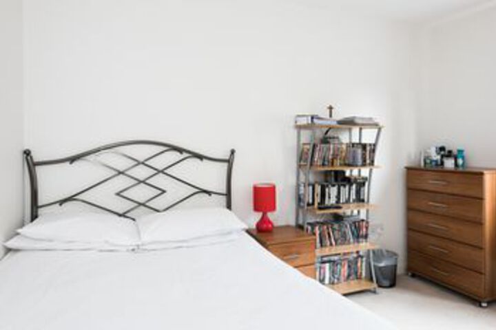 Room 9 of 18