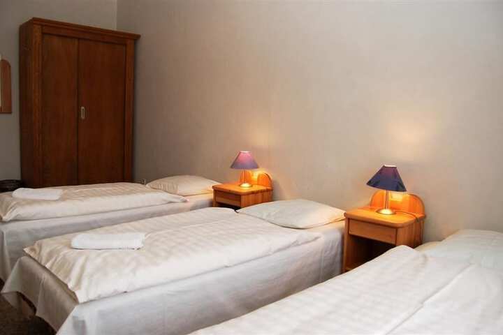 Room 5 of 40