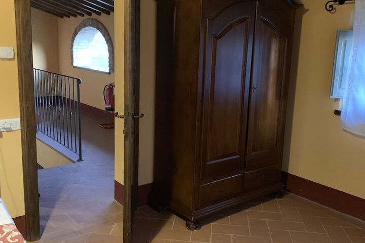 Room 6 of 69