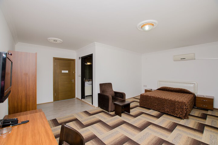 Room 18 of 64