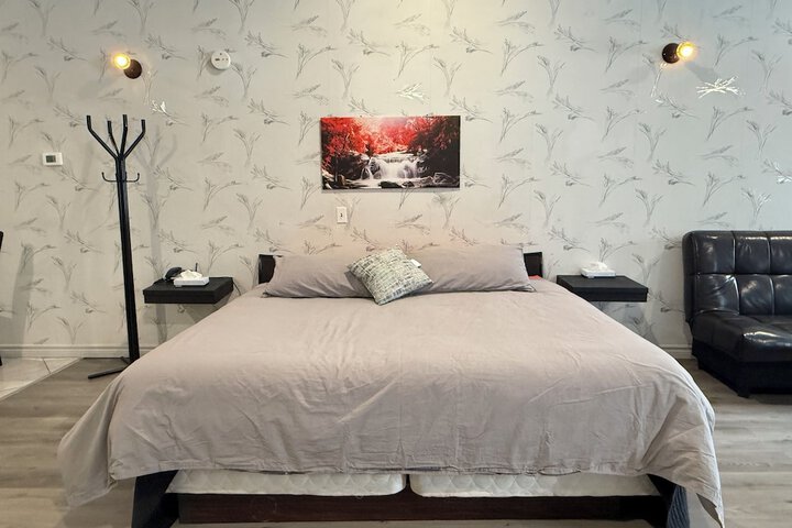 Room 9 of 42