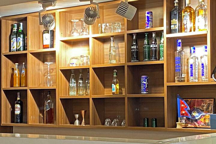 Lounge 106 of 119