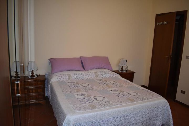 Room 4 of 7