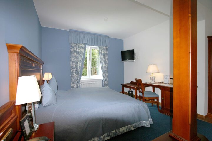 Room 4 of 37