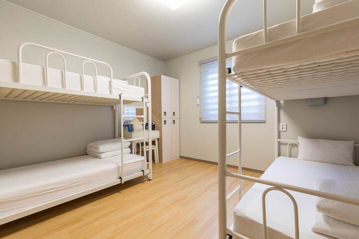 Room 10 of 68