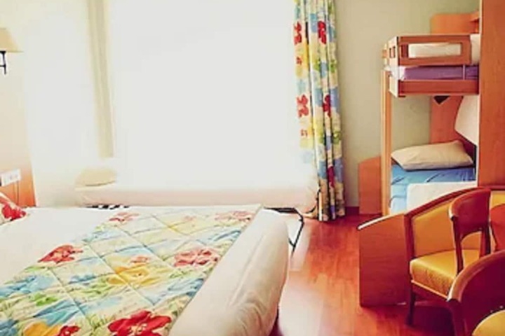Room 13 of 44