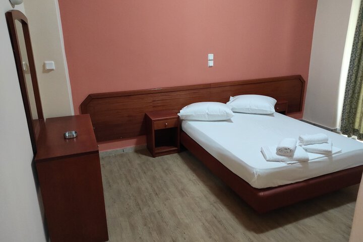 Room 4 of 32