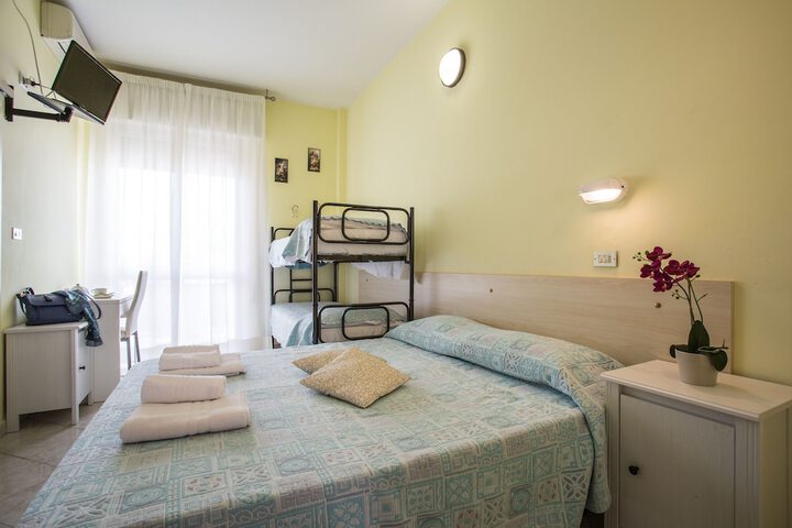 Room 15 of 34