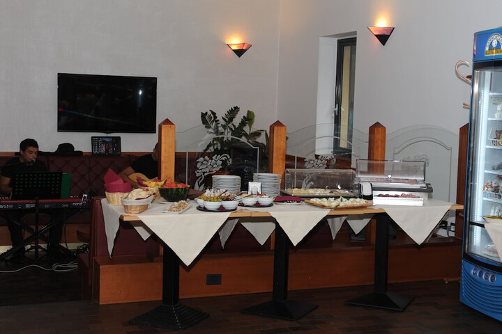 Dining 3 of 22