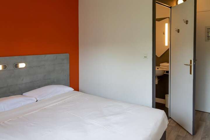 Room 12 of 22