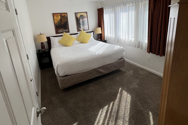 Room 52 of 133