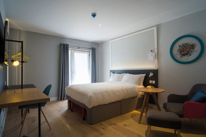 Room 11 of 32