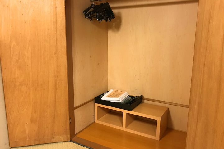 Room 27 of 80