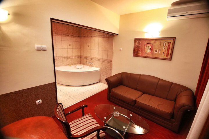 Room 7 of 36