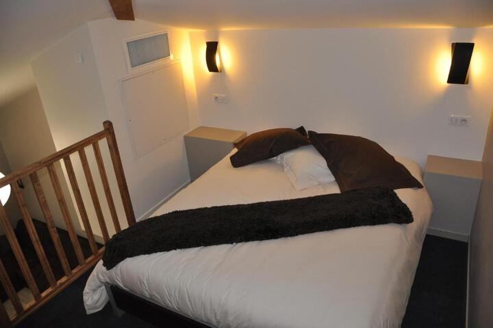 Room 10 of 82