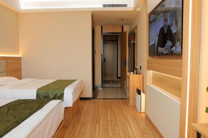 GREENTREE INN HEZE CBD RAILWAY STATION W