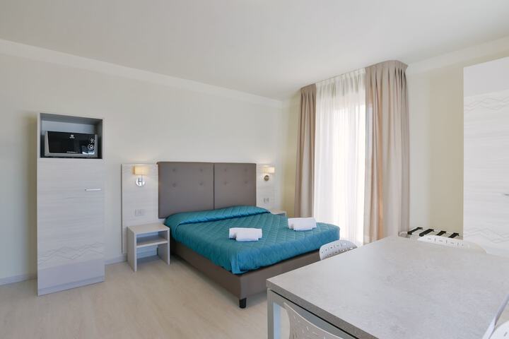 Room 14 of 114