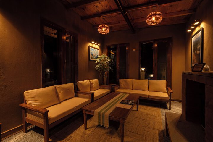Lounge 42 of 71