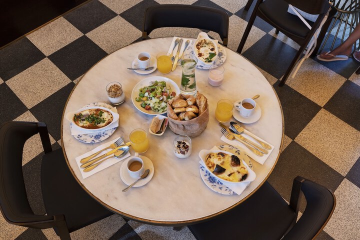 Breakfast/Coffee Service 23 of 39
