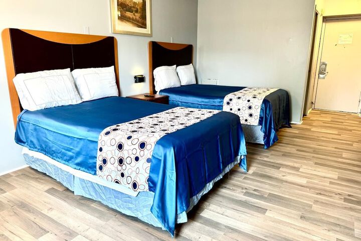Room 11 of 18