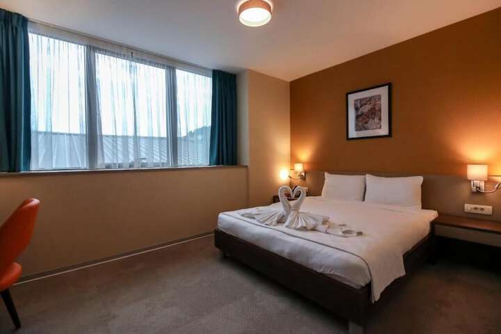 Room 4 of 49