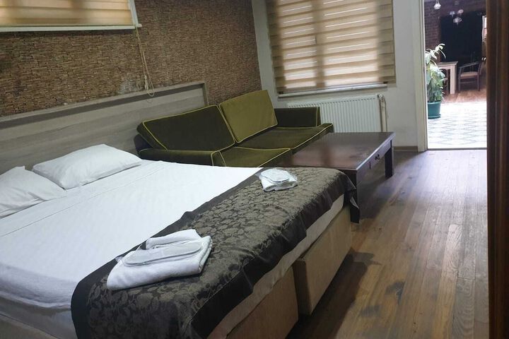 Room 10 of 15