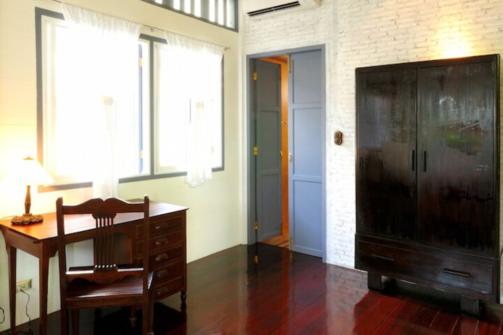 Room 12 of 42