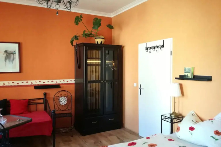 Room 3 of 20