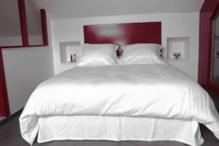 Room 4 of 165