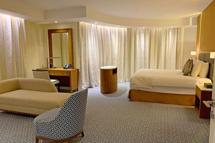 Room 17 of 83