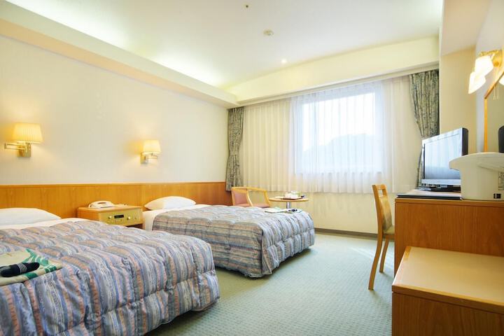 Room 7 of 9