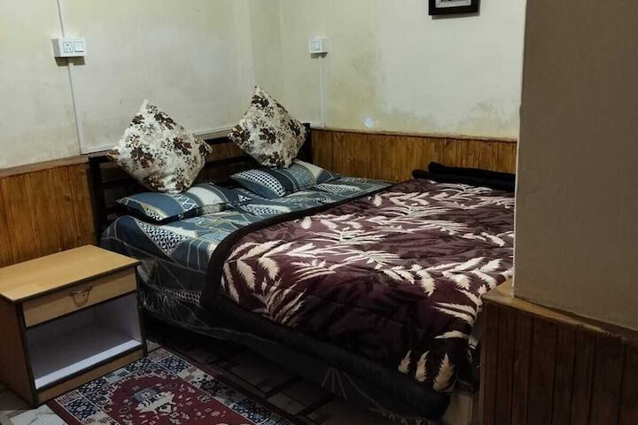 Room 18 of 77