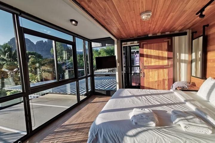 Room 26 of 100