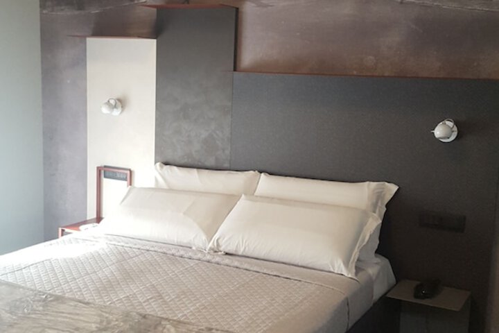 Room 15 of 51