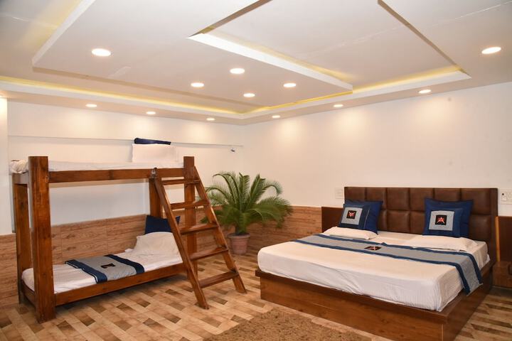 Room 7 of 13