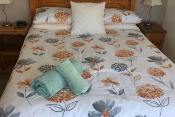 Room 5 of 8