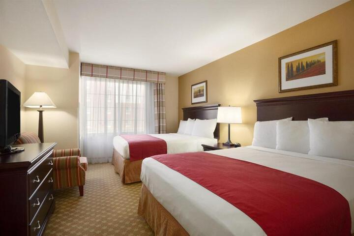 2 Queen Beds (3 of 5)