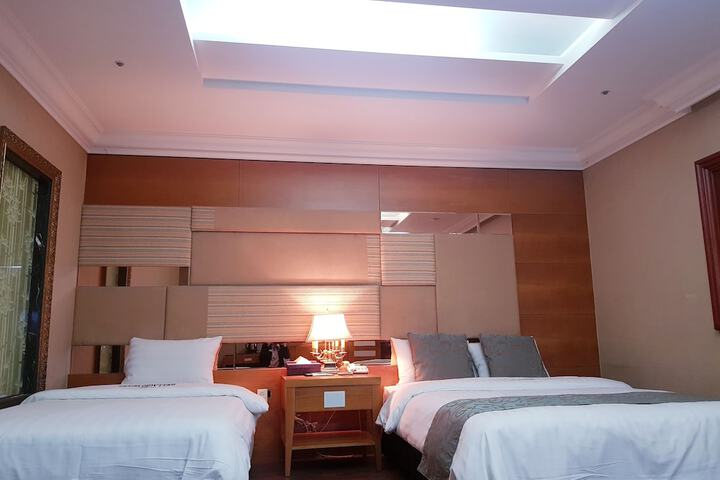 Room 20 of 37