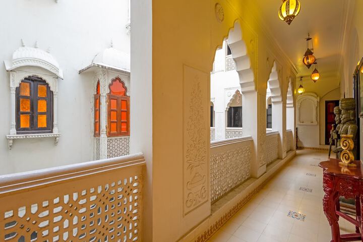 Entrance & Lobby