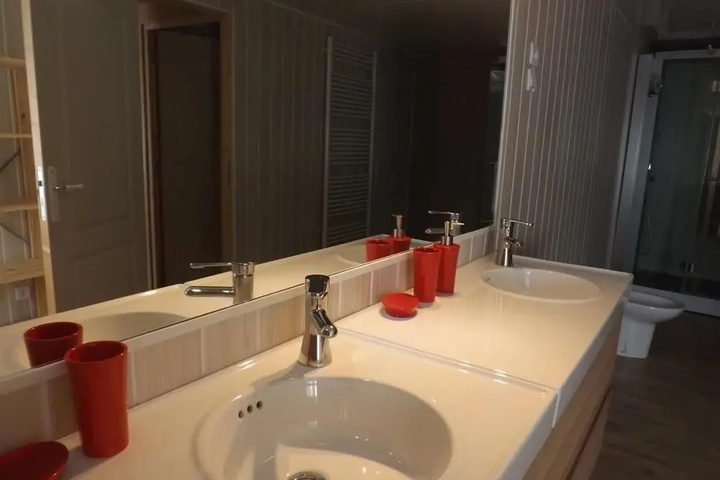 Room 7 of 13