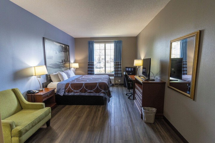 1 King Bed (9 of 33)